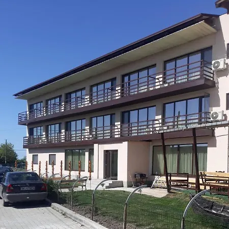 Konukevi Pensiunea Delta Ideal